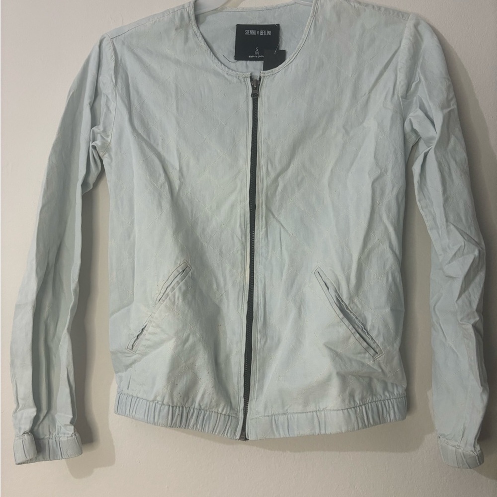 NWT!  Women Denim Jacket, size: S/M
